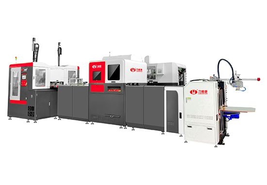 Machine de fabrication automatique de boîtes rigides