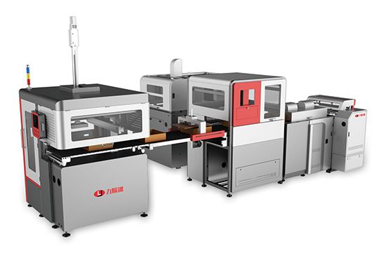Machine de fabrication automatique de boîtes rigides