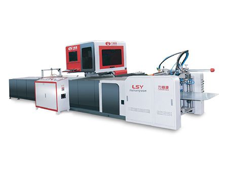 Machine de fabrication et contrecollage automatique d'étuis